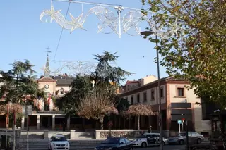El belén a la entrada del Ayuntamiento da la bienvenida a la Navidad en Las Rozas