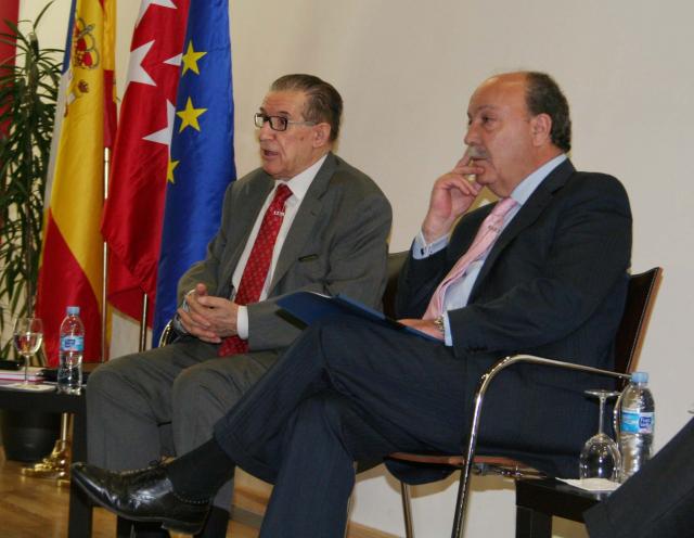 Las Rozas: tres expertos analizan en un coloquio público la situación económica de España