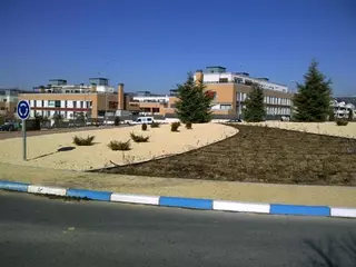 El Ayuntamiento implanta jardinería sostenible en rotondas y medianas de Las Rozas