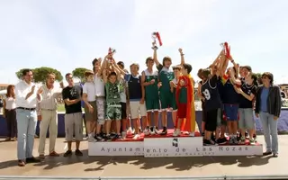 Trofeos y actividades recreativas en la clausura de los Juegos Municipales y Escuelas Deportivas
