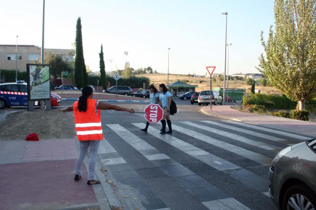 El Ayuntamiento de Las Rozas  pone en marcha un proyecto piloto para mejorar la movilidad en el entorno de los colegios
