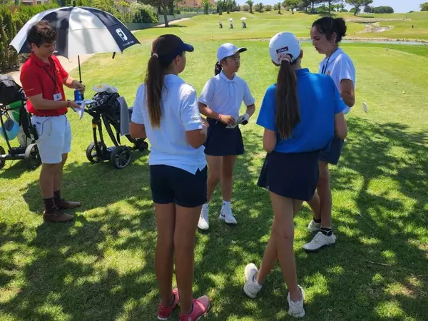 Clase gratuita de Golf para niños y jóvenes